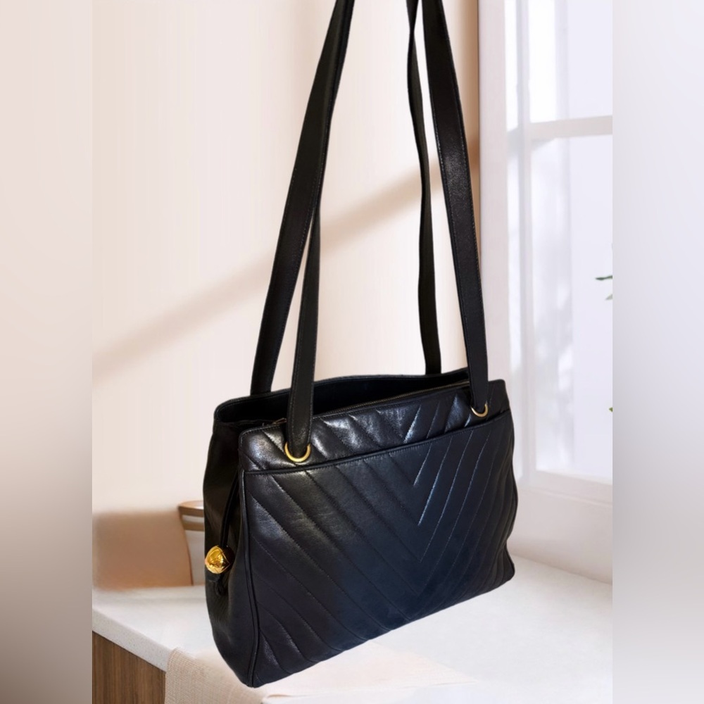 CHANEL BLACK CHEVRON QUILTED LEATHER TOTE BAG 💕 - Picture 5 of 13